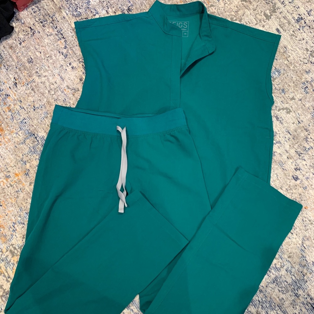 Figs scrubs set. Limited edition Hunter Green